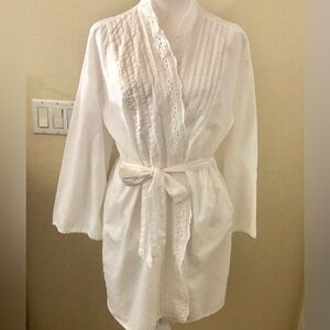 Shabby Chic White Eyelet Lace Lightweight Robe